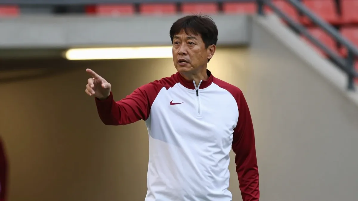 Shanghai申花 fans reported being surrounded and verbally abused by Shanghai Port fans after a previous season derby match