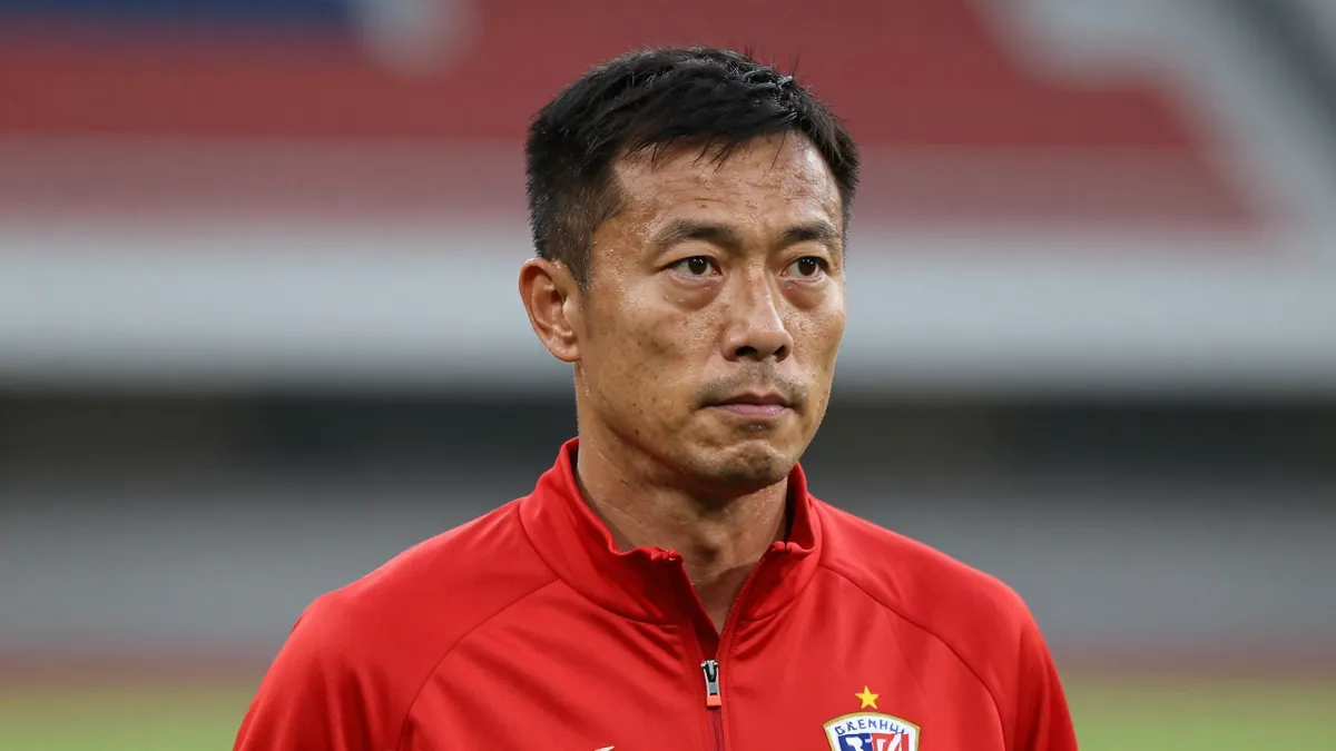 上海申花于8月13日任命米洛耶维奇为新主帅，面对连场硬仗和外援满额的挑战，球队能否快速摆脱困境并冲击积分榜？全文解析战术思路与赛程压力。