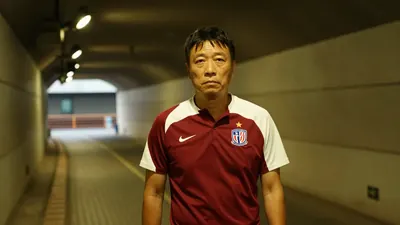 上海申花: 2026年8月18日申花主场0比3负国安后，三名球迷围堵穿武磊球衣的父子被行拘。武磊深夜寻人并安排观赛赠礼，申花俱乐部至今未回应。