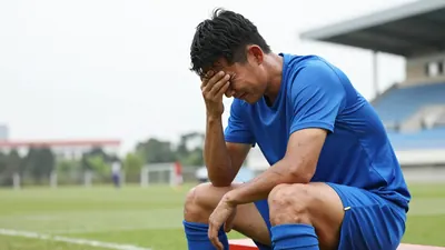上海申花俱乐部官方确认,后卫朱辰杰在上一轮联赛中右侧上颌骨骨折,预计将缺席四到六周的比赛,这意味着他将错过本赛季剩余中超联赛以及国家队十一月的友谊赛。