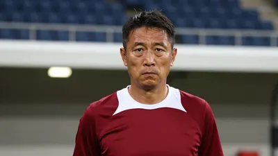上海申花球迷围攻小球迷事件引发争议，足球评论员韩乔生批评球迷应当首先作为中国人，而不是将对立情绪凌驾于国家队认同之上，上海申花官方尚未回应