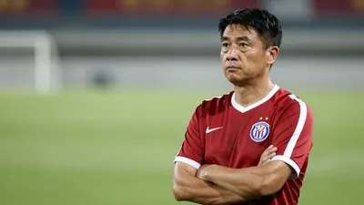 上海申花足球俱乐部与交通银行联合推出限量版LED信用卡、太平洋申花球迷借记卡和配套申花联名数字人民币硬钱包三款金融产品，旨在为球迷提供便捷的金融服务和独特的体验。